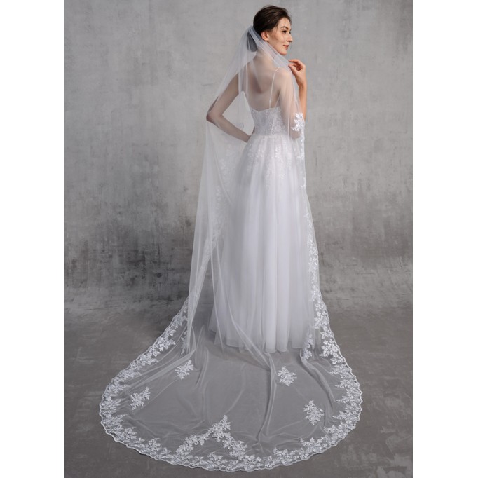 One-tier Lace Applique Edge Chapel Bridal Veils With Lace