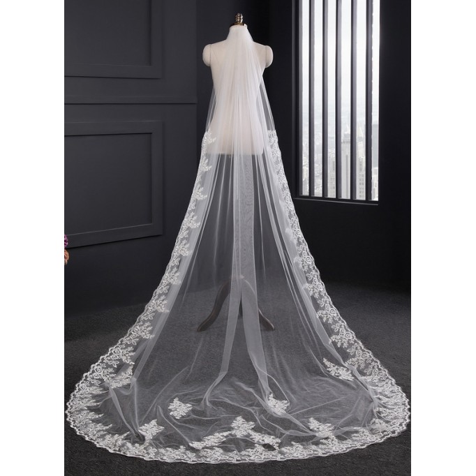 One-tier Lace Applique Edge Chapel Bridal Veils With Lace