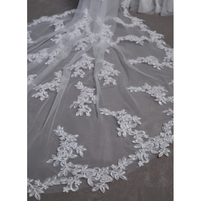 Two-tier Lace Applique Edge Chapel Bridal Veils With Lace
