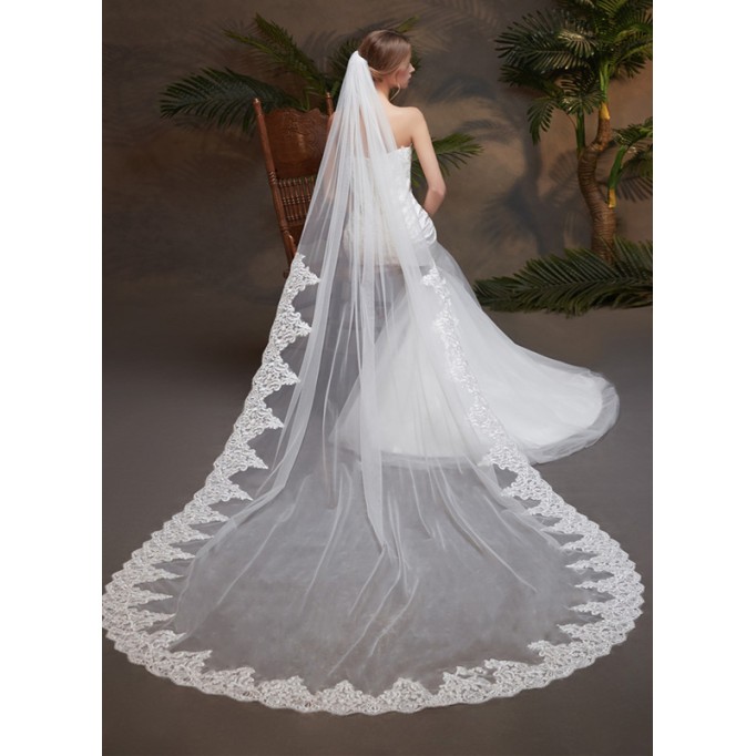 One-tier Lace Applique Edge Chapel Bridal Veils With Lace