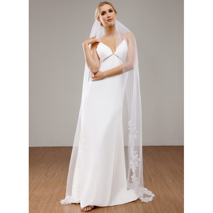 One-tier Lace Applique Edge Chapel Bridal Veils With Lace