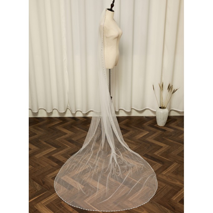 One-tier Beaded Edge Chapel Bridal Veils With Rhinestones