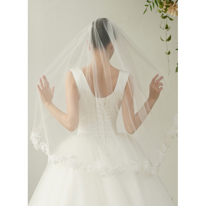 One-tier Lace Applique Edge Fingertip Bridal Veils With Lace