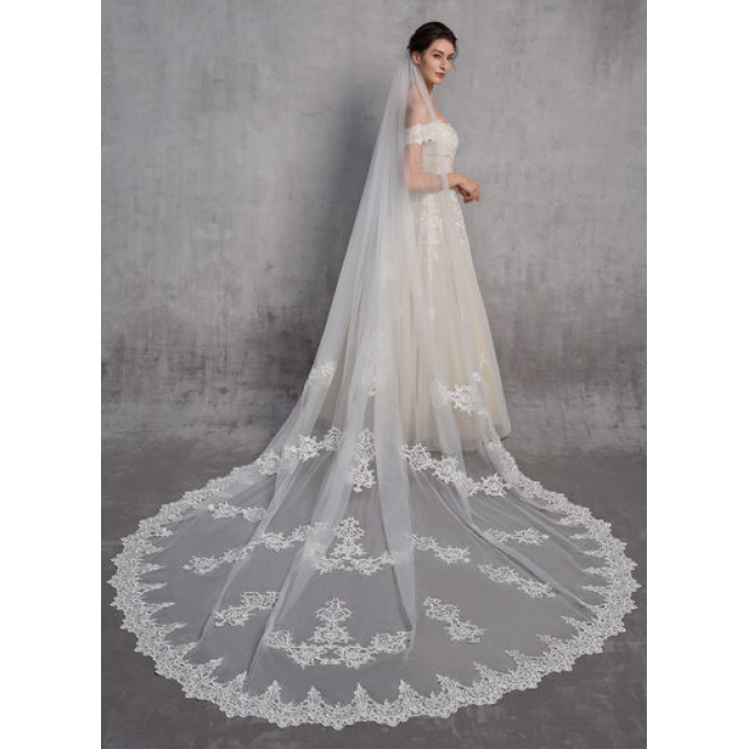 One-tier Lace Applique Edge Cathedral Bridal Veils With Lace