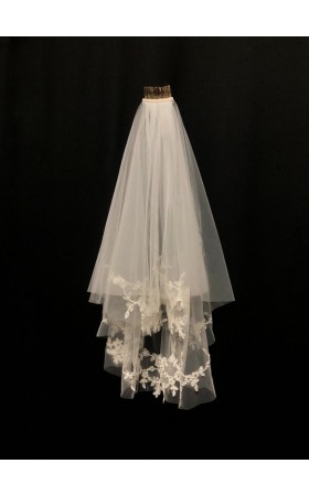 Two-tier Cut Edge Fingertip Bridal Veils With Lace