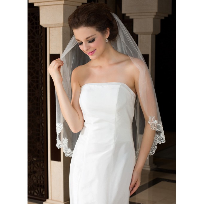 One-tier Lace Applique Edge Fingertip Bridal Veils With Lace